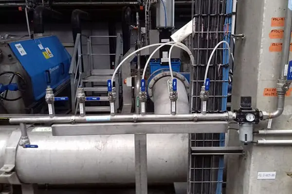 Rampe de lavage pour nettoyage de filtre d’assainissement.